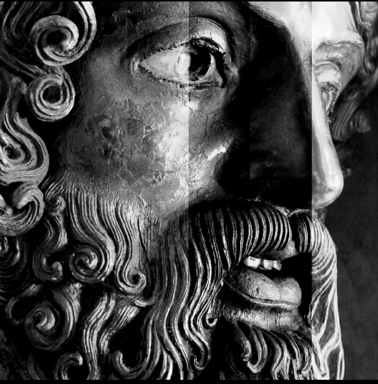 Bronzo di Riace — dettaglio in bianco e nero